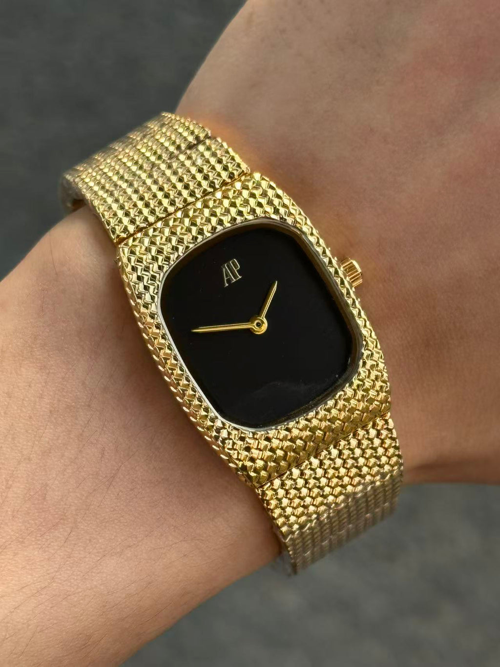 Audemars Piguet Black Dial Mesh Bracelet Watch – Gold Tone / Silver Tone