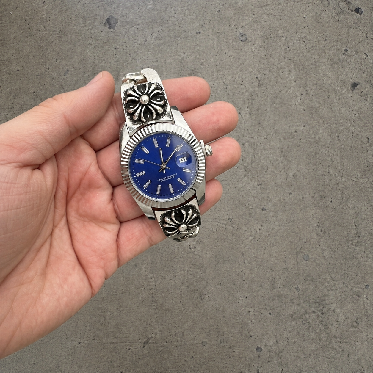 Vintage Floral Bracelet Watch – 36mm Japanese Quartz Stainless Steel Watch (Blue Dial)